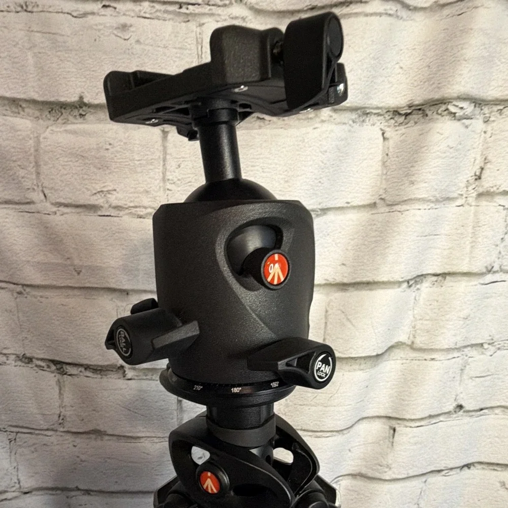 Manfrotto Carbon Fiber Tripod (055CXPRO3) (MH055M0-Q5) Mag Ball Monopod (680B)